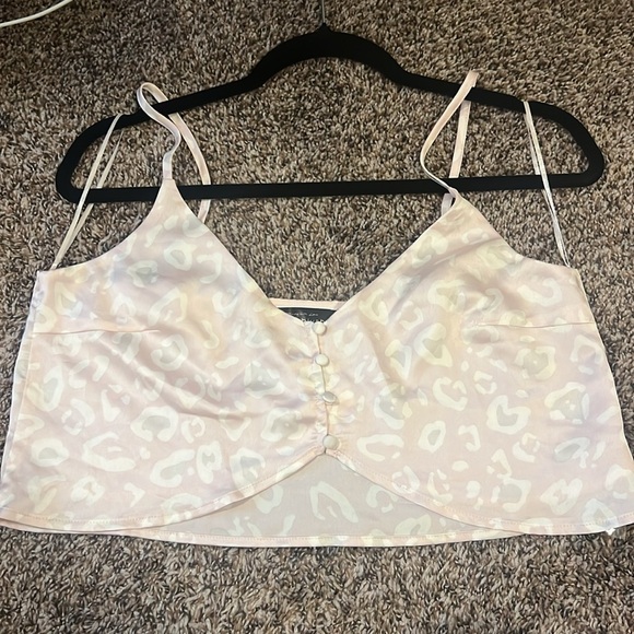 NWT size Medium 100 % polyester crop top - Picture 6 of 6